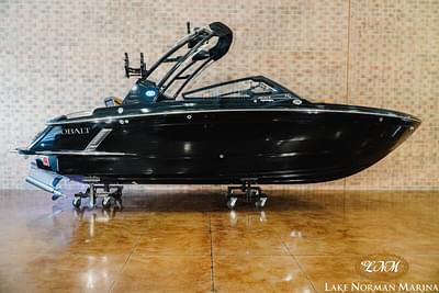 BOATZON | Cobalt R4 Surf 2025 BOATZON | Cobalt R4 Surf 2025