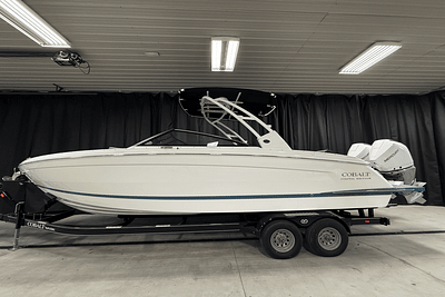 BOATZON | Cobalt R8 Outboard 2025