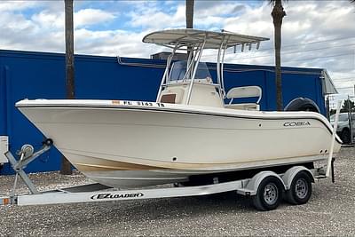 BOATZON | Cobia Boats 220 CC 2022