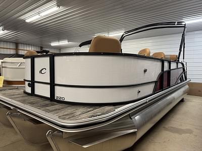 BOATZON | Crest Classic 220 SLSC Tritoon 2025