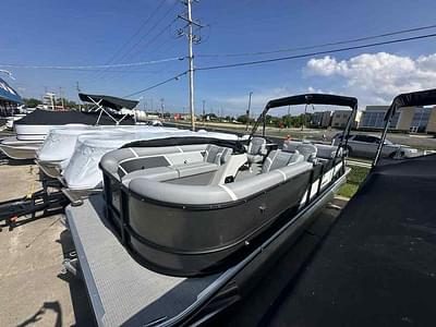 BOATZON | Crest Classic 240 SLSC Tritoon 2025