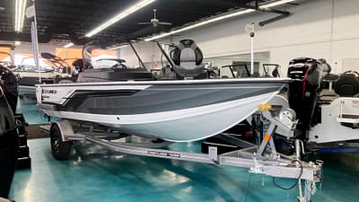 BOATZON | Crestliner 1850 Fish Hawk WT JS 2025