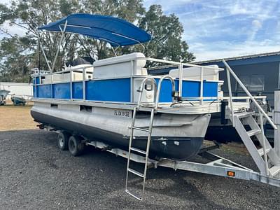 BOATZON | 2001 Crestliner 22. pontoon