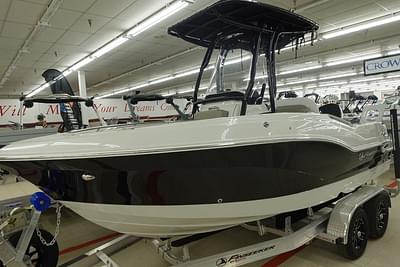 BOATZON | Crownline 210 FS 2024