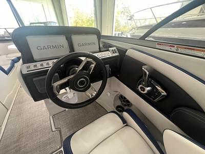 BOATZON | Crownline 260 XSS 2025