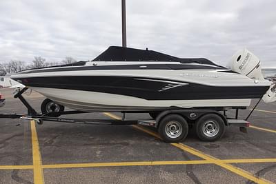 BOATZON | Crownline E 215 XS 2021