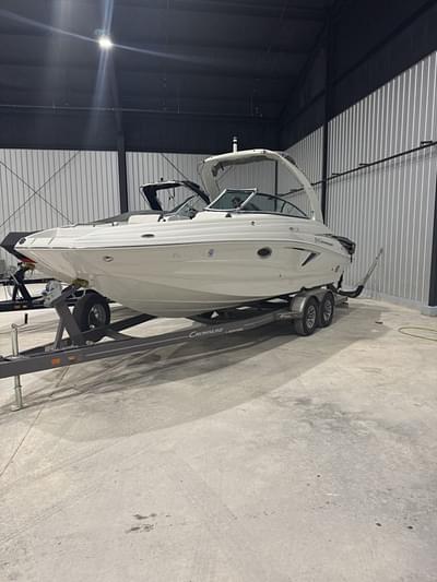 BOATZON | Crownline E255 2023
