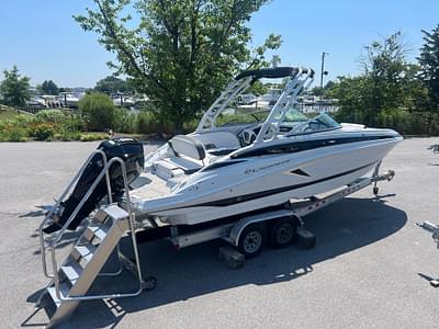 BOATZON | Crownline E260 XS 2026