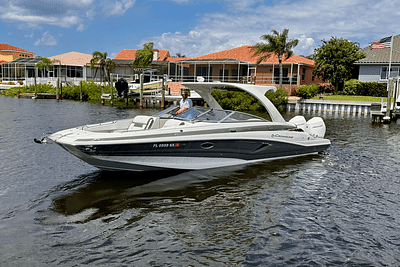 BOATZON | Crownline E305 XS 2021