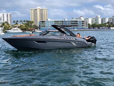 BOATZON | Cruisers Yachts 338 South Beach Edition Bow Rider 2021