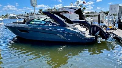 BOATZON | Cruisers Yachts 338 South Beach Edition Bow Rider 2021