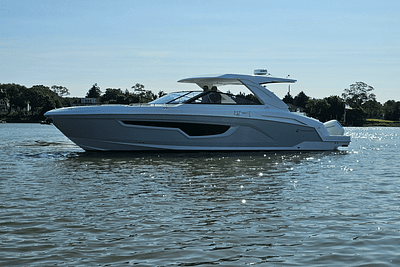 BOATZON | Cruisers Yachts 34 GLS Outboard 2024