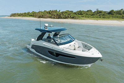 BOATZON | Cruisers Yachts 34 GLS Outboard 2024