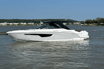 BOATZON | Cruisers Yachts 34 GLS Outboard 2024