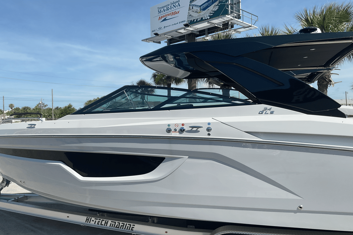 2025 Cruisers Yachts 34 GLS Outboard - Sold Boat