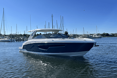 BOATZON | Cruisers Yachts 34 GLS Outboard 2025