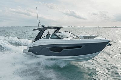 BOATZON | Cruisers Yachts 34 GLS Outboard 2025