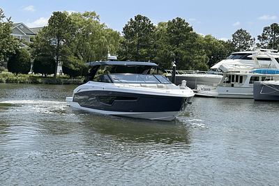 BOATZON | Cruisers Yachts 34 GLS Outboard 2026