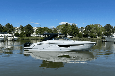 BOATZON | Cruisers Yachts 34 GLS South Beach Outboard 2024