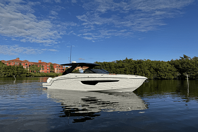 BOATZON | Cruisers Yachts 34 GLS South Beach Outboard 2024