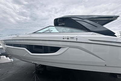 BOATZON | Cruisers Yachts 34 GLS South Beach Outboard 2024