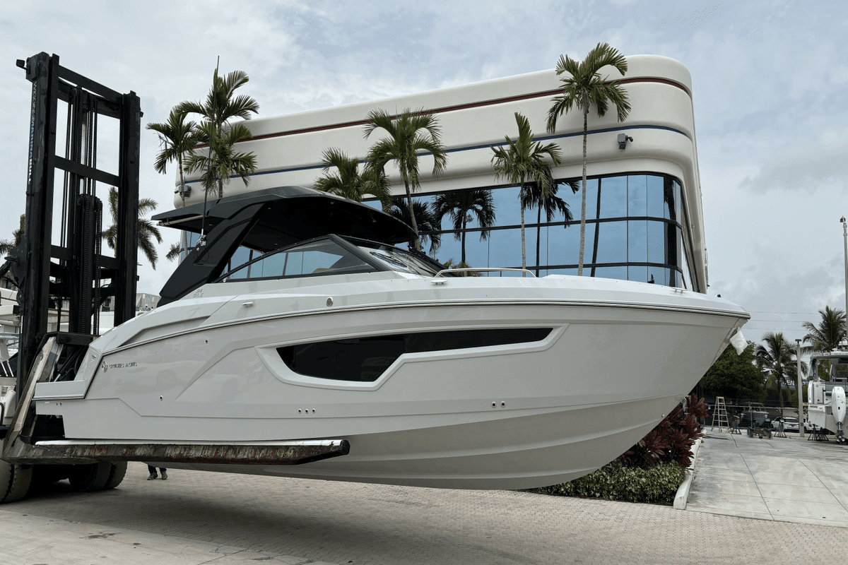 2025 Cruisers Yachts 34 GLS South Beach Outboard - Sold Boat