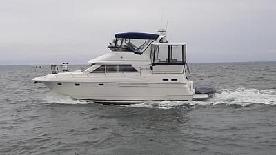 BOATZON | Cruisers Yachts 3650 Motoryacht 1996