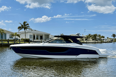 BOATZON | Cruisers Yachts 38 GLS 2020 BOATZON | Cruisers Yachts 38 GLS 2020