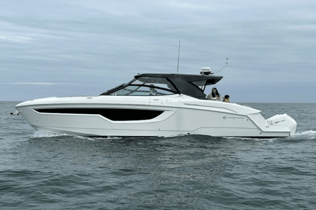 Cruisers Yachts 38 GLS 2020
