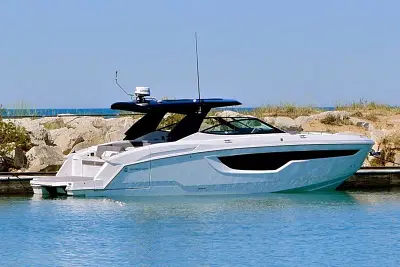 BOATZON | Cruisers Yachts 38 GLS 2025