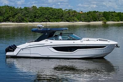 BOATZON | 2023 Cruisers Yachts 38 GLS OB