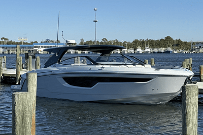 BOATZON | Cruisers Yachts 38 GLS Outboard 2025