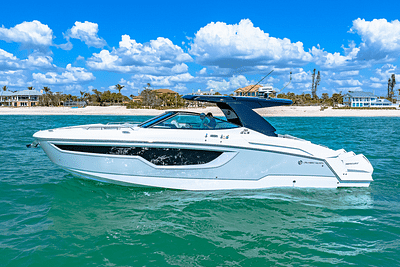 BOATZON | Cruisers Yachts 38 GLS Outboard 2025 BOATZON | Cruisers Yachts 38 GLS Outboard 2025