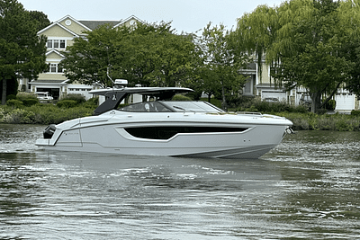 BOATZON | Cruisers Yachts 38 GLS South Beach Outboard 2024