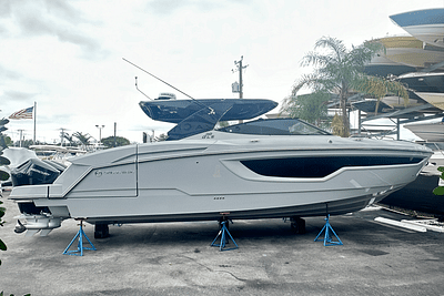 BOATZON | Cruisers Yachts 38 GLS South Beach Outboard 2024