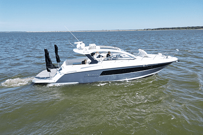 BOATZON | Cruisers Yachts 390 EXPRESS COUPE 2018 BOATZON | Cruisers Yachts 390 EXPRESS COUPE 2018