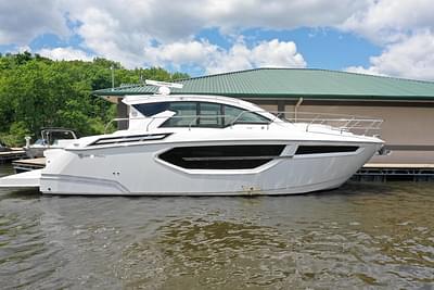 BOATZON | Cruisers Yachts 42 Cantius 2019