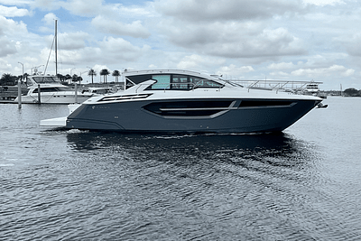 BOATZON | Cruisers Yachts 42 Cantius 2024