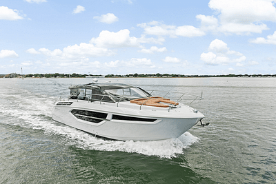 BOATZON | Cruisers Yachts 42 Cantius 2025