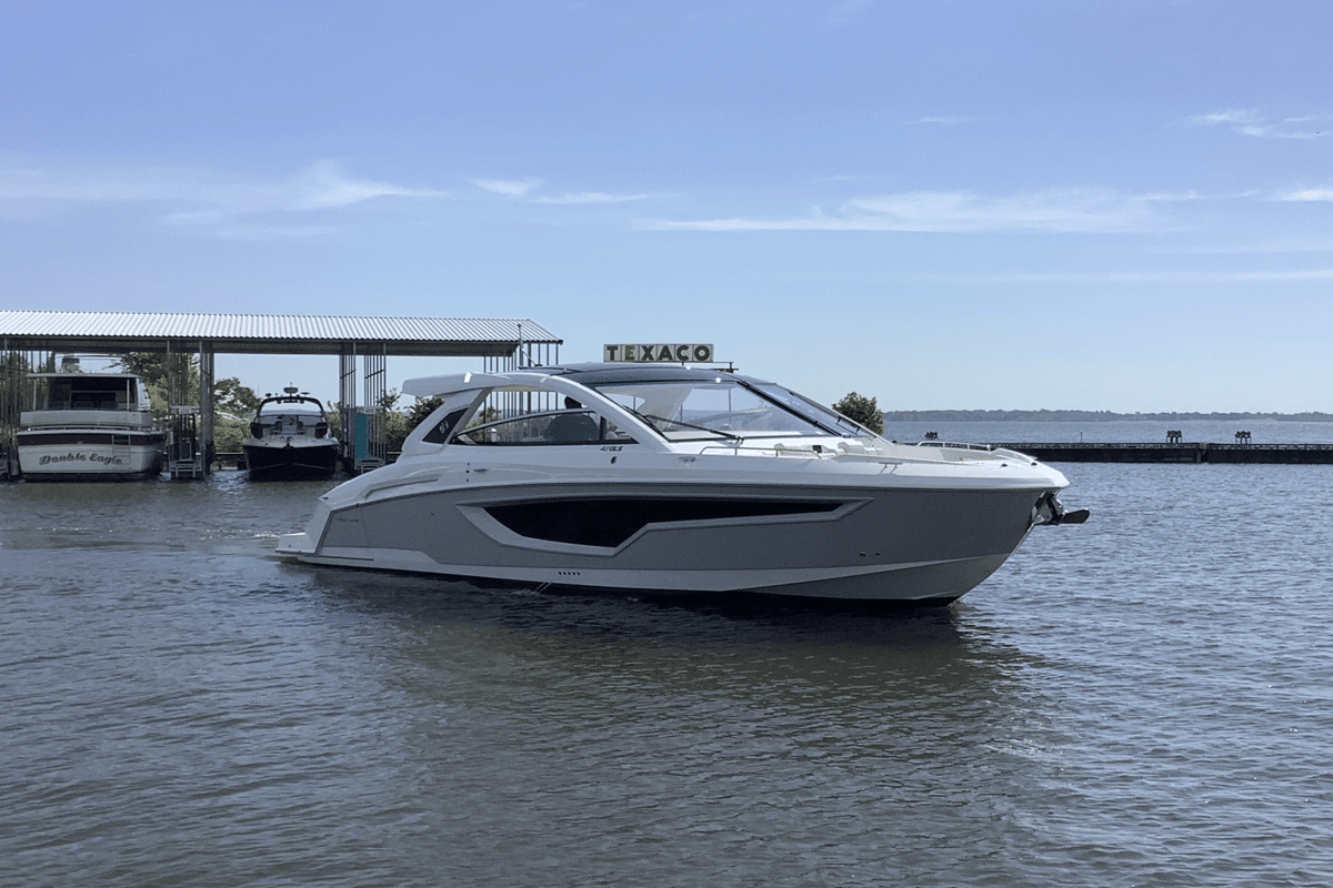 Cruisers Yachts 42 GLS 2025
