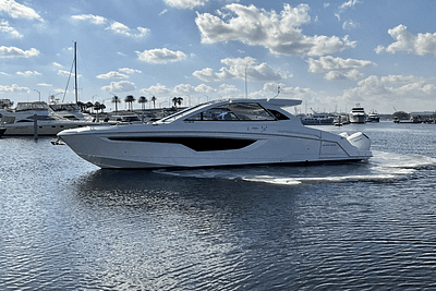 BOATZON | Cruisers Yachts 42 GLS Outboard 2024