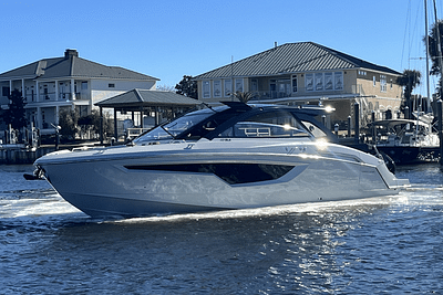 BOATZON | Cruisers Yachts 42 GLS Outboard 2025