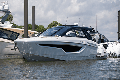 BOATZON | Cruisers Yachts 42 GLS South Beach Outboard 2024