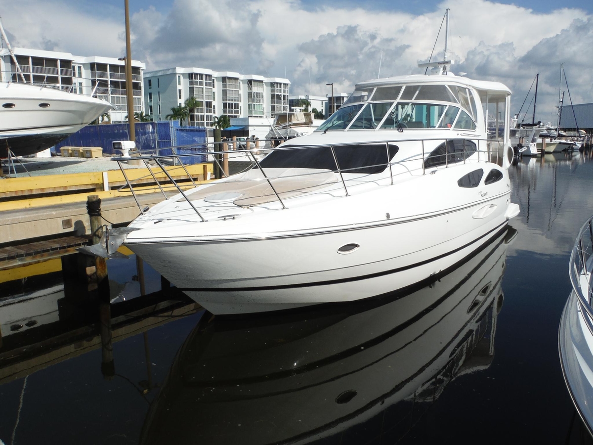 2005 Cruisers Yachts 455 Express Motoryacht - Sold Boat