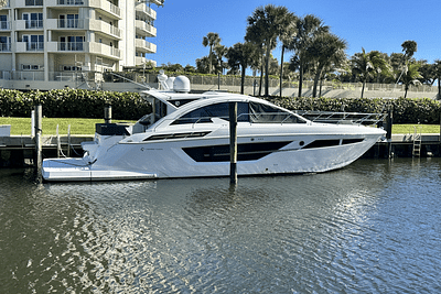 BOATZON | Cruisers Yachts 50 CANTIUS 2022