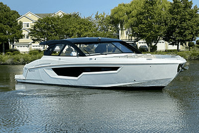 BOATZON | Cruisers Yachts 50 GLS Outboard 2024