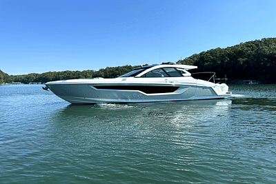 BOATZON | Cruisers Yachts 50 GLS Outboard 2024