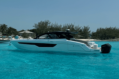 BOATZON | Cruisers Yachts 50 GLS Outboard 2024