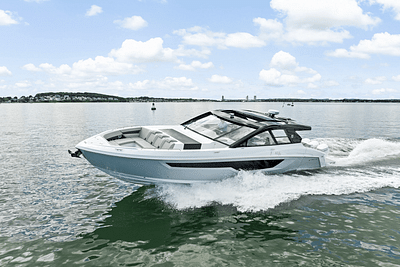 BOATZON | Cruisers Yachts 50 GLS Outboard 2025