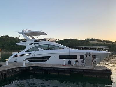 BOATZON | Cruisers Yachts 60 Cantius Fly 2020